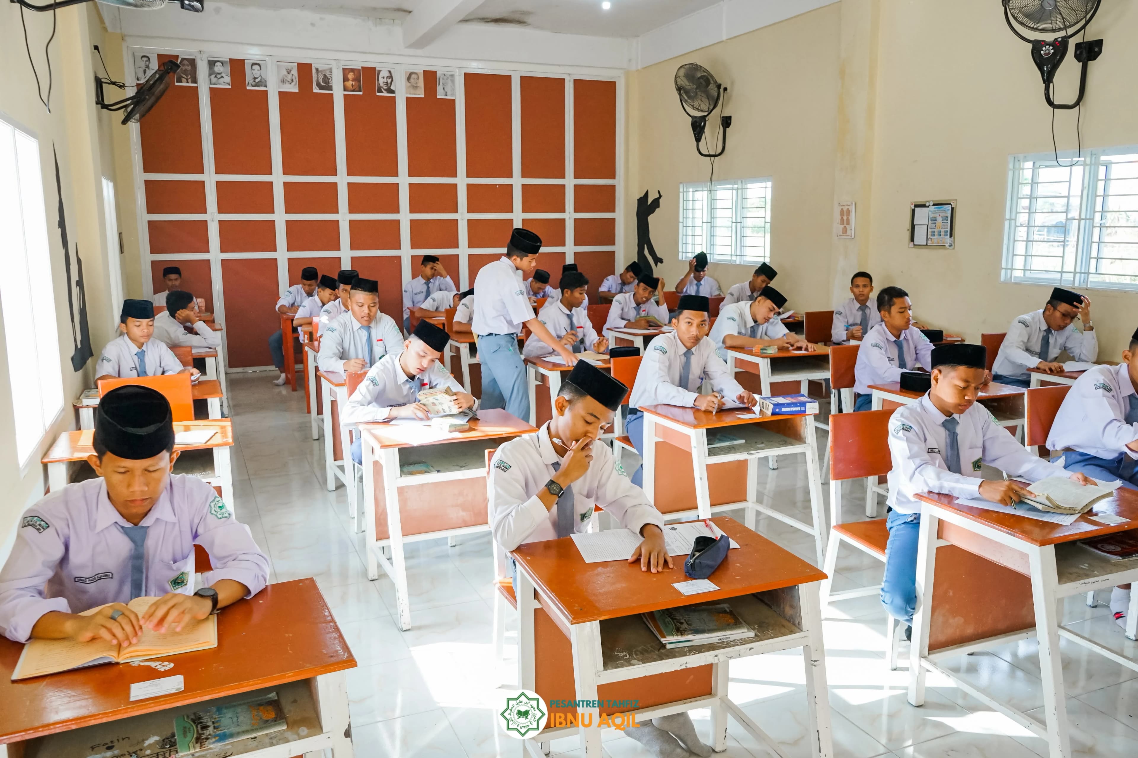 Kegiatan belajar santri